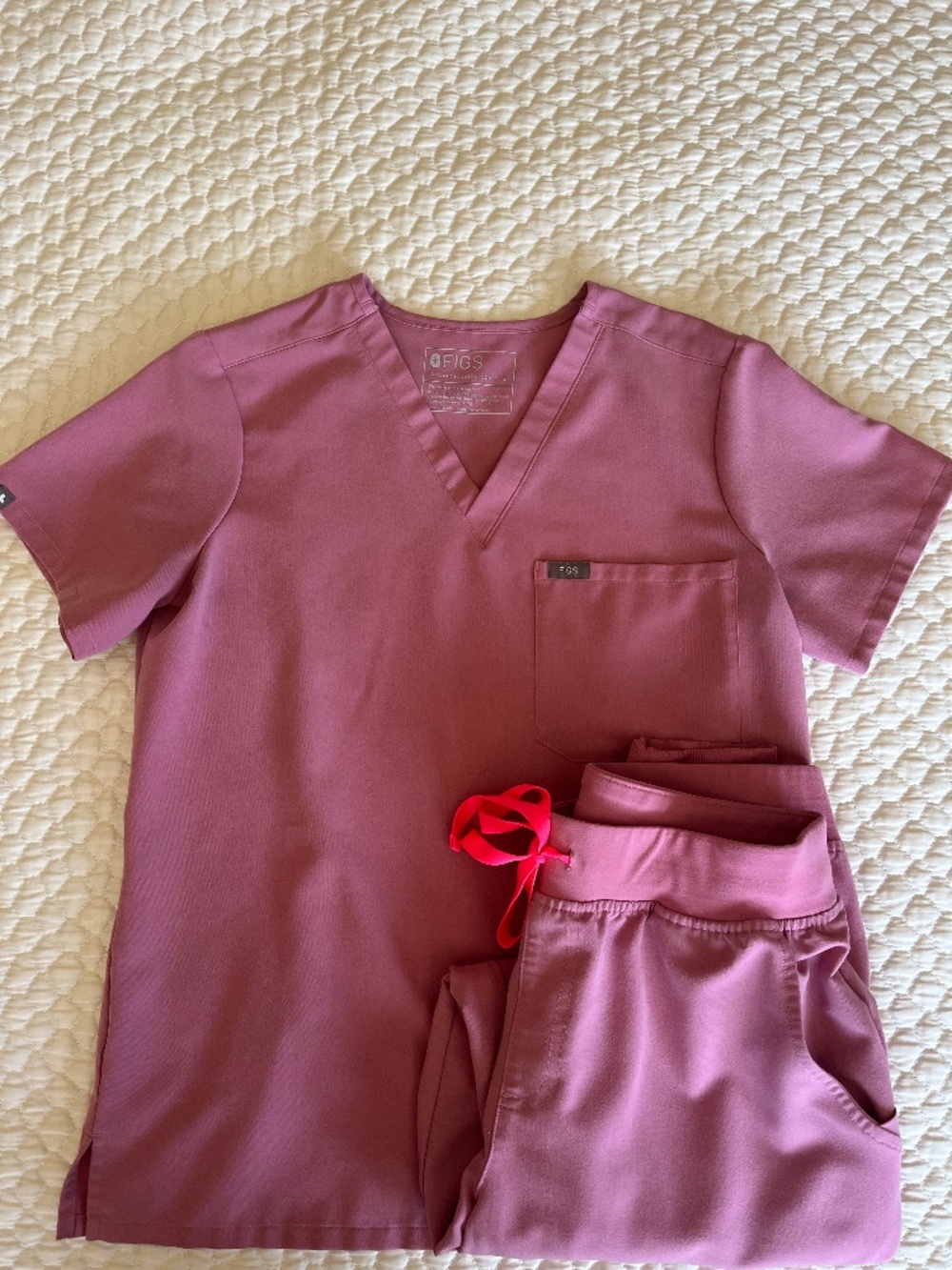 💗 FIGS Chalk Pink Scrub Set (Limited Edition) Size Small Top And Medium Pants💗